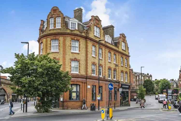 Flat For Sale in London, England