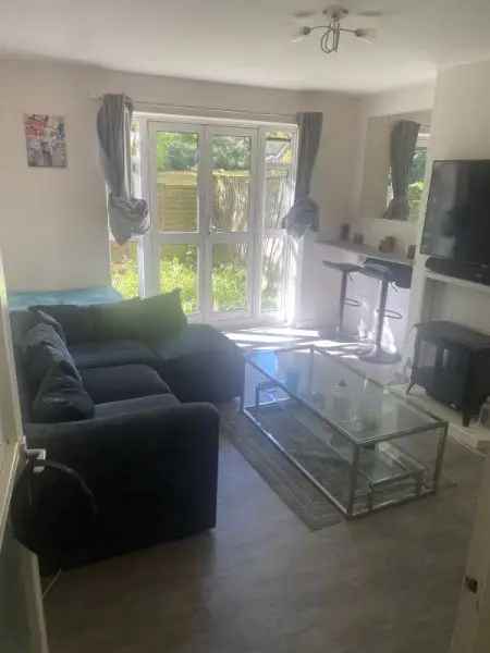 Flat For Rent in Ashfield, England