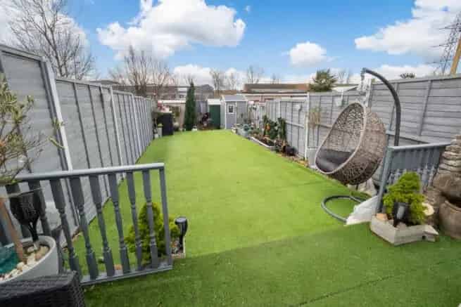 Two Bedroom Mid Terrace House Near Schools and Amenities