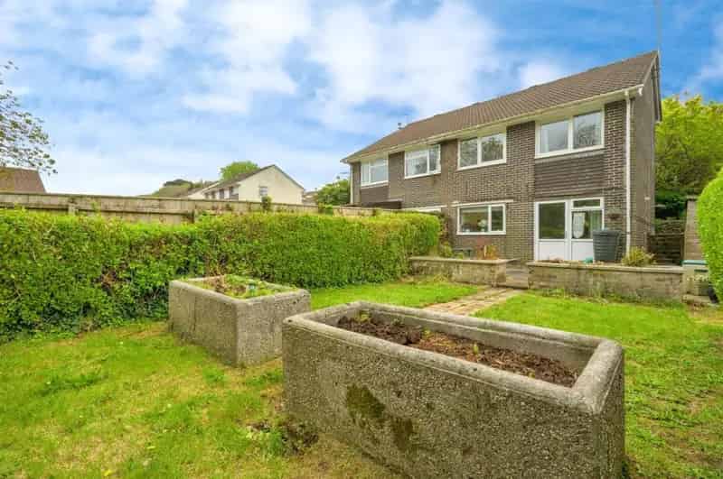 Three Bedroom Semi-Detached House in Goosewell