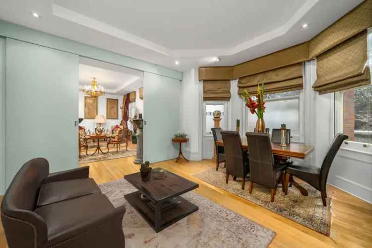 Apartment For Sale in London, England