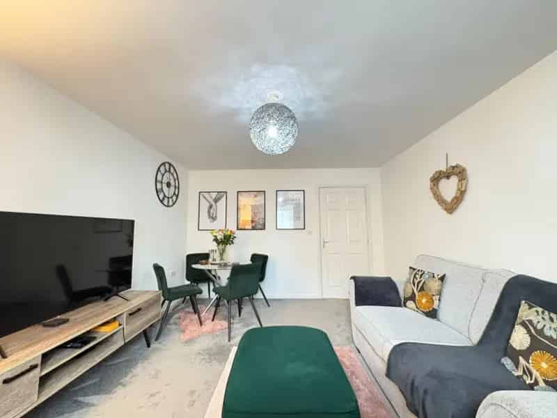 2 Bedroom Flat For Sale