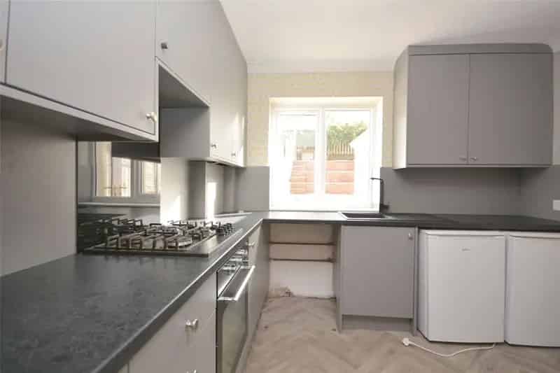 3 Bedroom Mid Townhouse Near Bramley Rodley