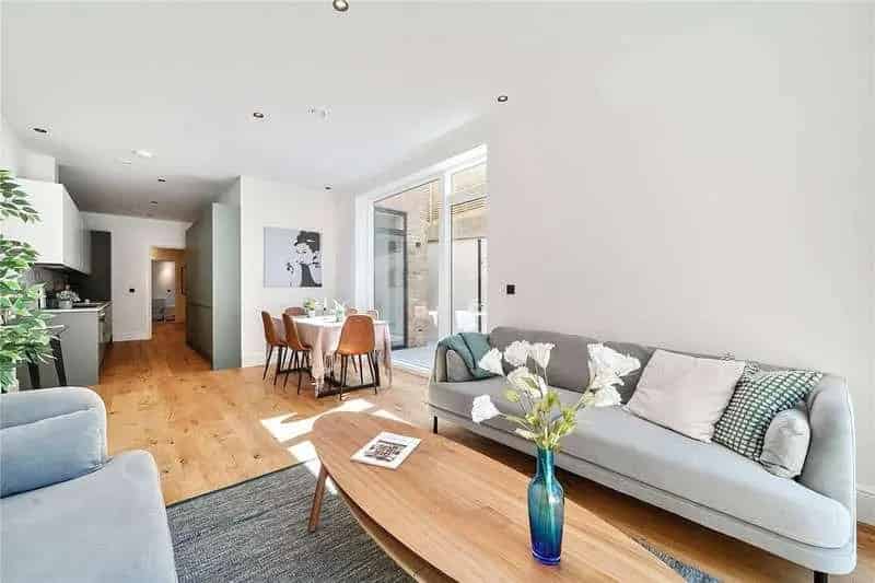 3 Bed Flat for Sale in Ealing - Luxurious Apartment with Private Garden