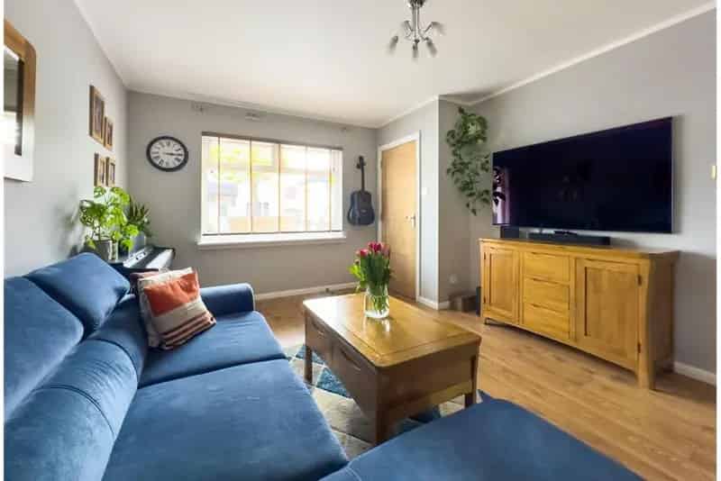 3 Bed Semi-Detached House with Modern Kitchen and Converted Attic