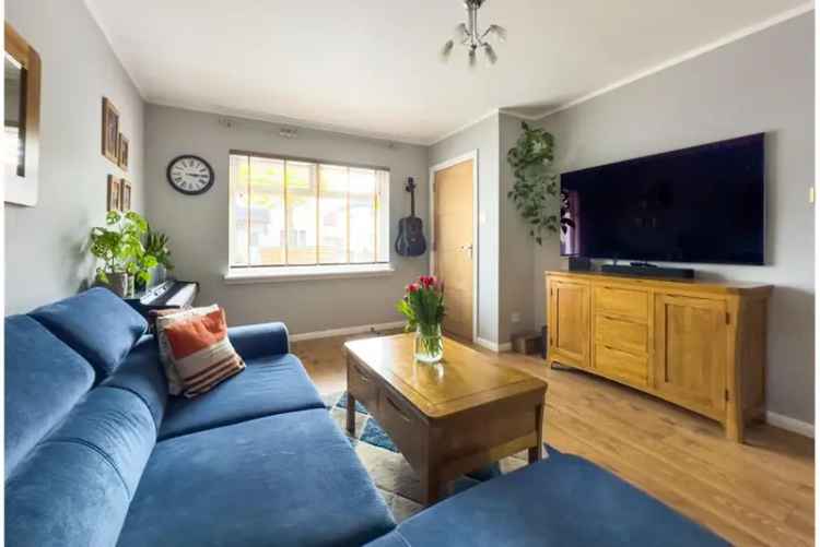 3 Bed Semi-Detached House with Modern Kitchen and Converted Attic