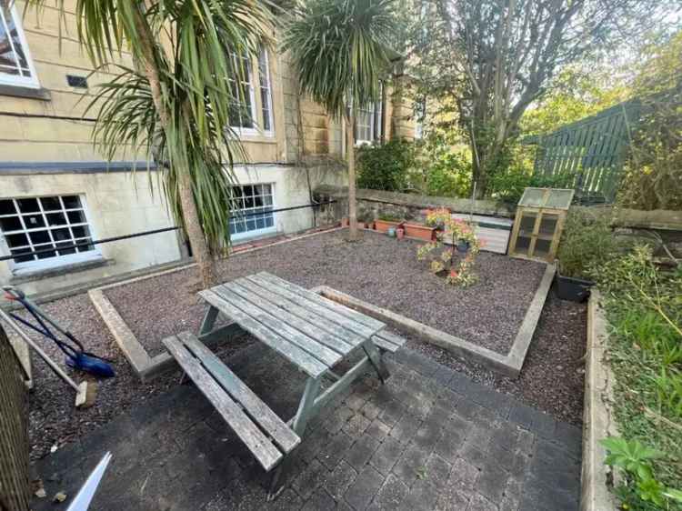 2 Bedroom Apartment with Parking