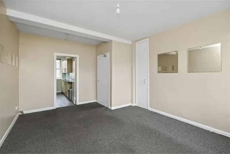 3 Bed Flat First Floor 1 Reception Room