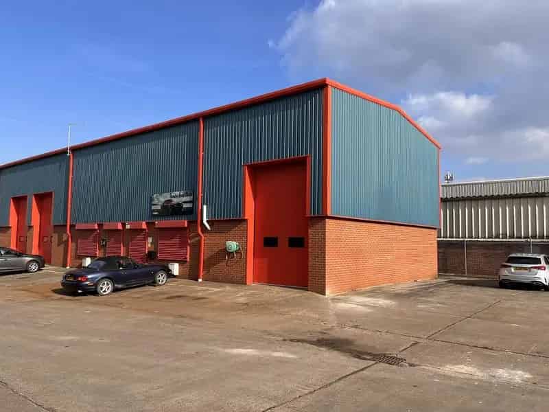 Modern Industrial Warehouse Unit To Let