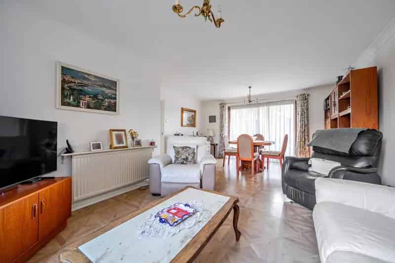 Two Bedroom Garden Flat near Enfield Cricket Ground