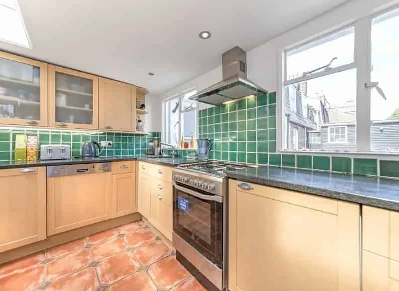 Spacious 1-Bedroom Apartment in Grade II Listed Georgian Property