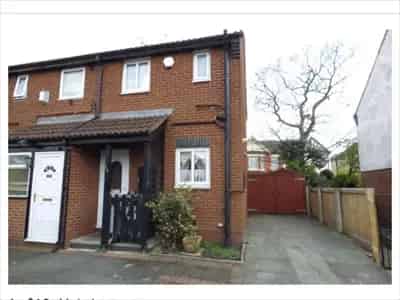 2 Bed House in Tranmere Large Garden Close to Shops