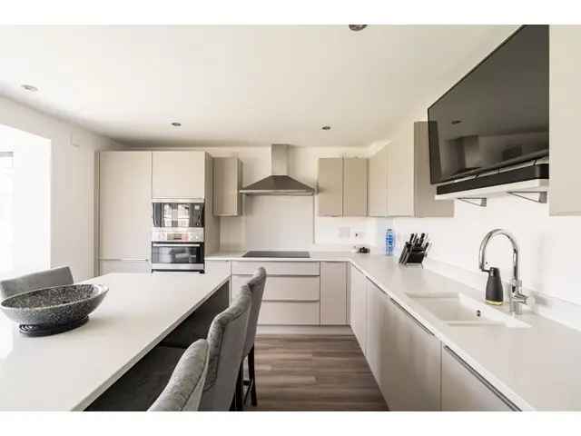 4 Bedroom Detached House for Sale in Cammo