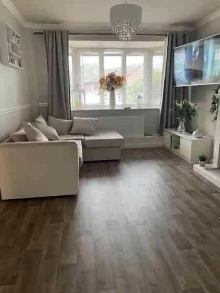 3 Bedroom House Near Schools and Shops