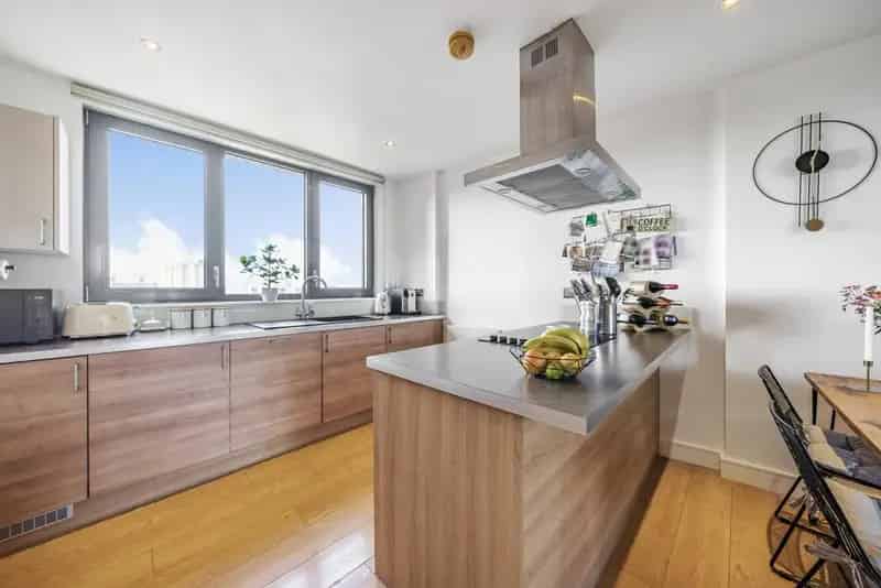 Superb Two Bedroom Apartment London Skyline Views