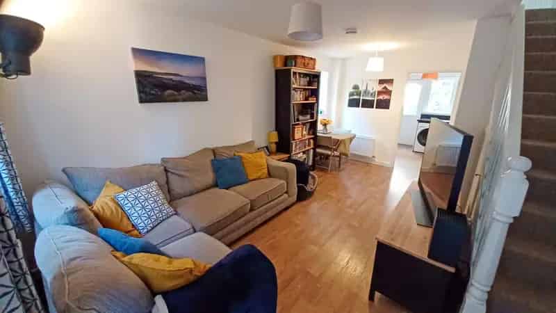 2 bed house for sale