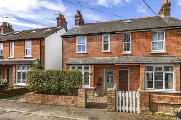 3 Bedroom Victorian Cottage with Modern Extension