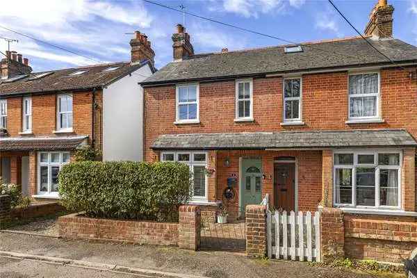 3 Bedroom Victorian Cottage with Modern Extension
