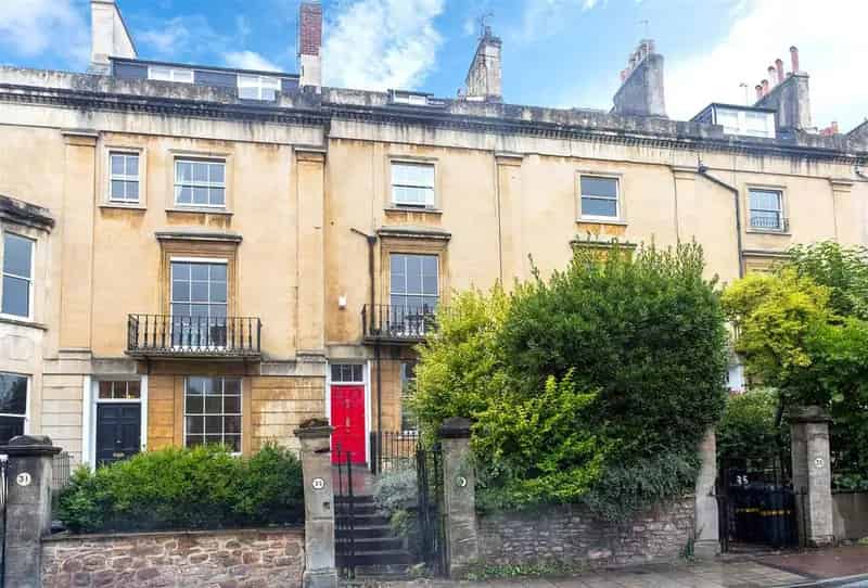 5 Bedroom House for Sale