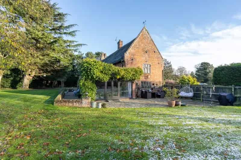 17th Century Grade II Listed Manor House 4 Bedrooms Norfolk