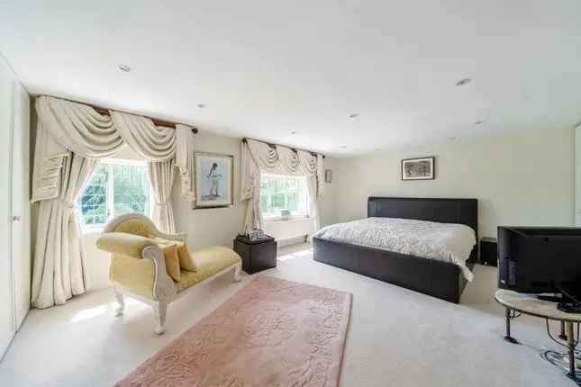 5 Bed Detached House for Rent in Stanmore Harrow HA7