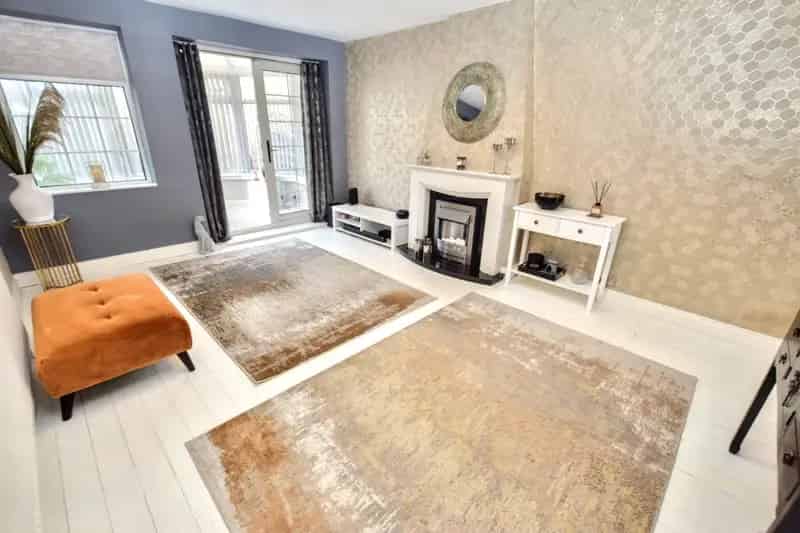 2 Bed House New Farnley Modern Cosy Garden Parking