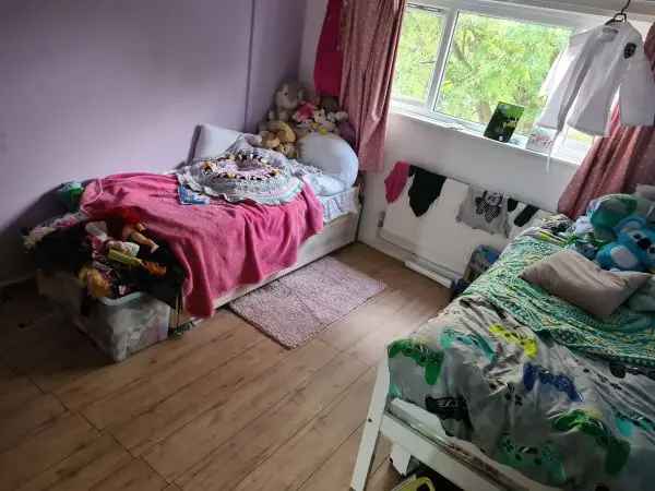 Flat For Rent in Epping Forest, England