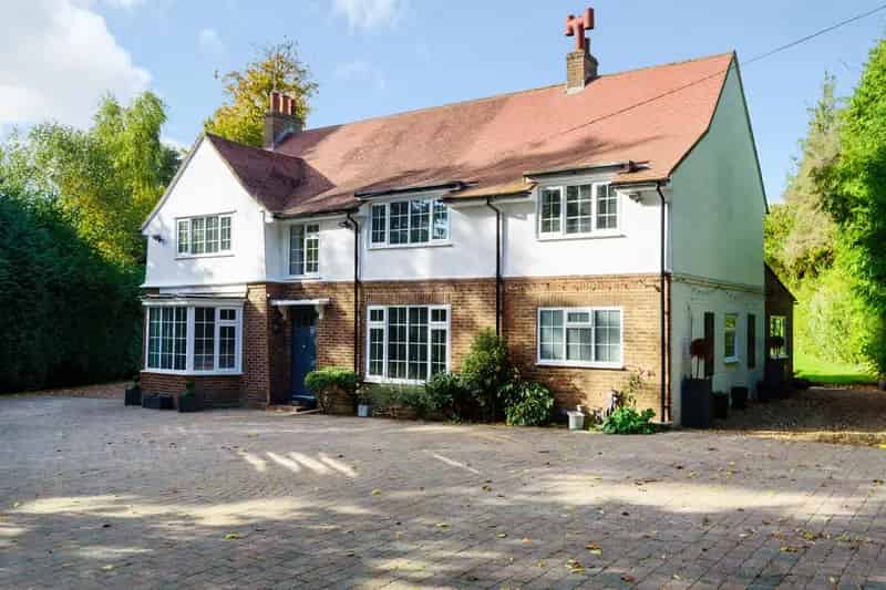 5 Bedroom Detached House Kingswood