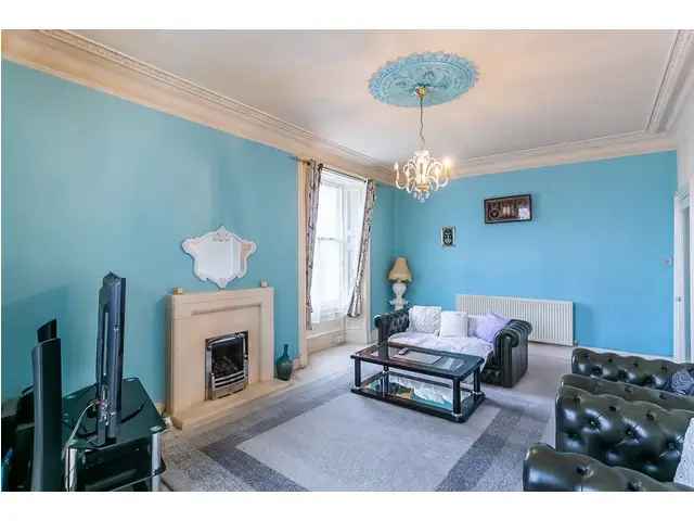 3 bedroom flat  for sale