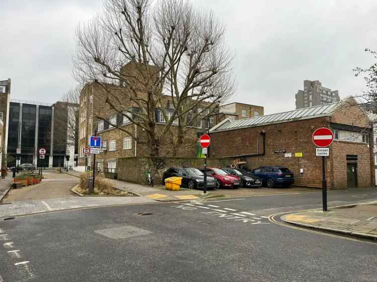 Self Contained Studio Workshop near Oval Station with Parking