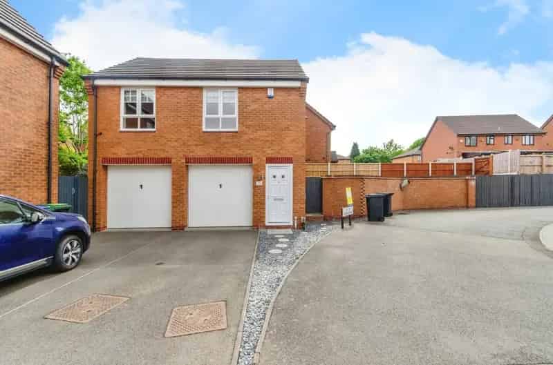 Charming One Bedroom Coach House with Private Garden and Garage