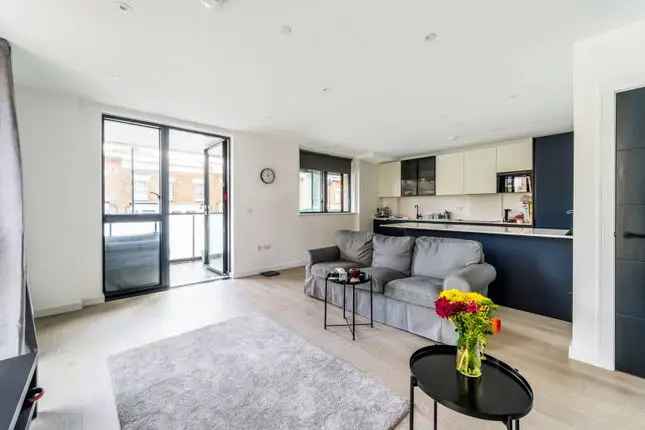 Flat to rent in Kilburn Park Road, Maida Vale NW6