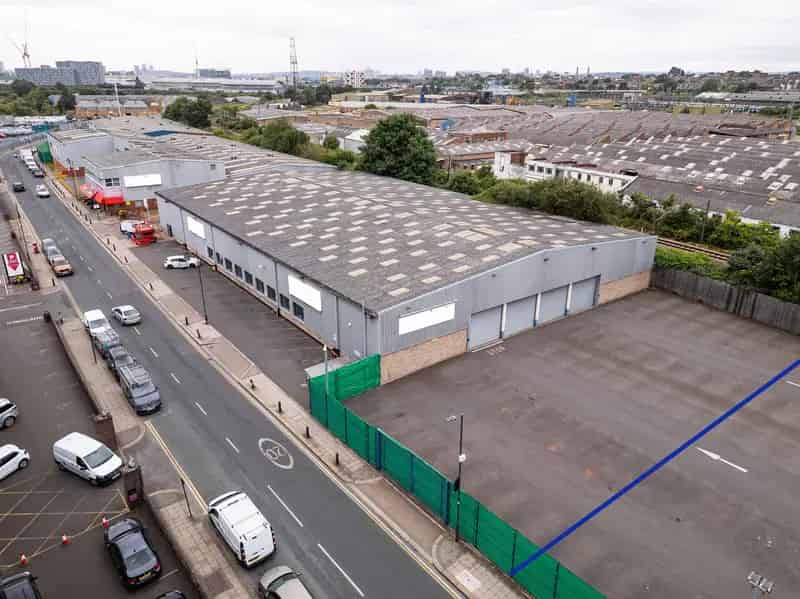 25542 sq ft Warehouse To Let Near Willesden Junction