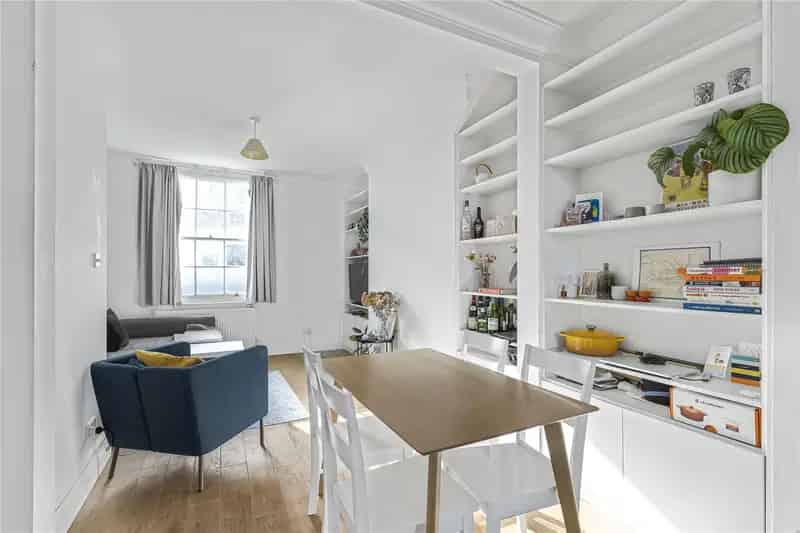 2 Bed Flat St Peters Street Islington Garden Access