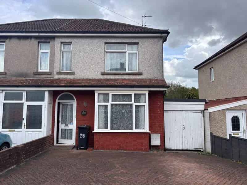 3 Bedroom Semi-Detached House For Sale BS5
