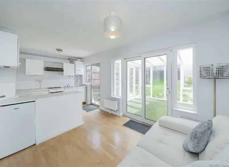Flat For Sale , Coles Green Road, London, England