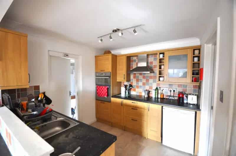 8 Bedroom House to Let - Fully Furnished, Bills Included