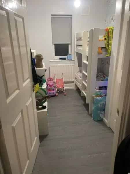 Wimbledon Flat Near Tram Off Street Parking