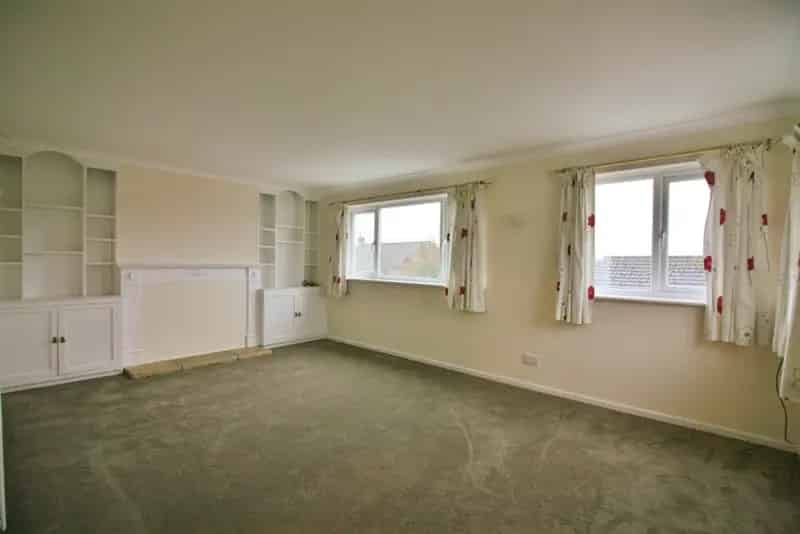 3 Bedroom Flat To Rent Available 02102025