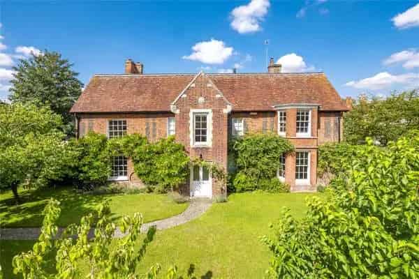 Grade II Listed 17th Century Home with Modern Finishes