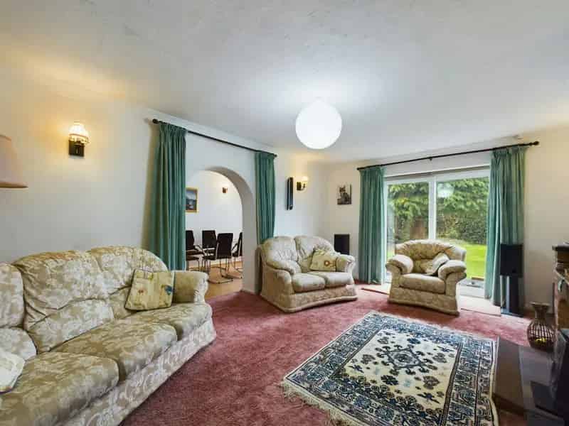 3 Bed Bungalow in Pamber Heath - Freehold - No Onward Chain