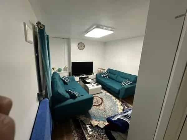 Refurbished First Floor Flat Near High Street Amenities