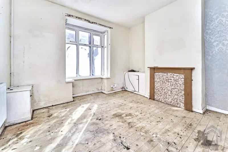 3 Bedroom Semi-Detached House For Sale at Auction