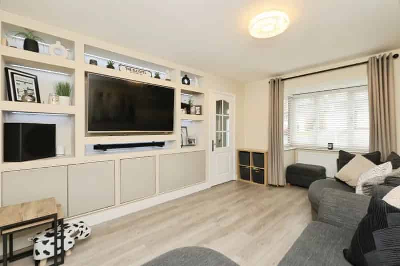 Three Bedroom Detached House Gateford Modern Kitchen Ensuite Parking Garden