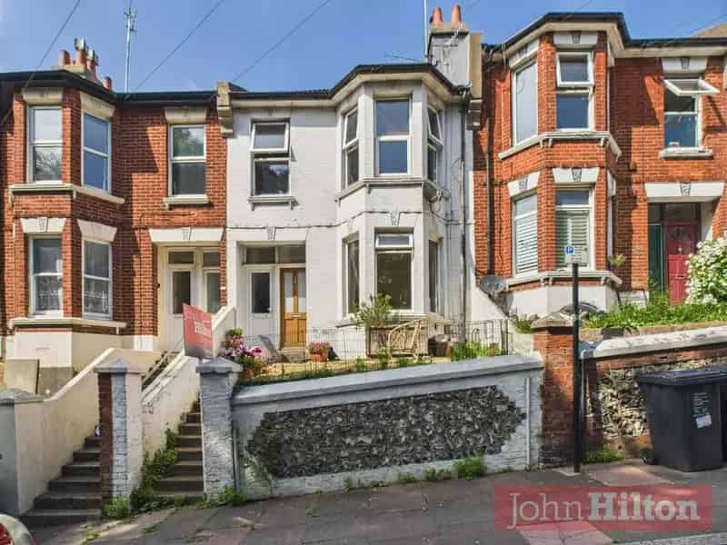 2 Bedroom Ground Floor Flat for Sale in Brighton