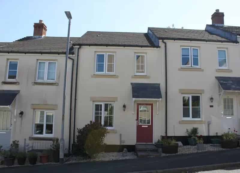 2 bedroom link detached house for sale