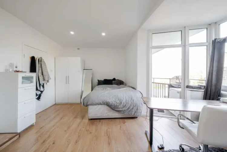 Spacious 3-Bedroom Duplex Apartment with Private Balcony - Ideal for First-Time Buyers or Investors