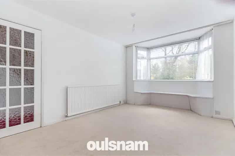 3 Bedroom Detached House For Sale Near Northfield Station