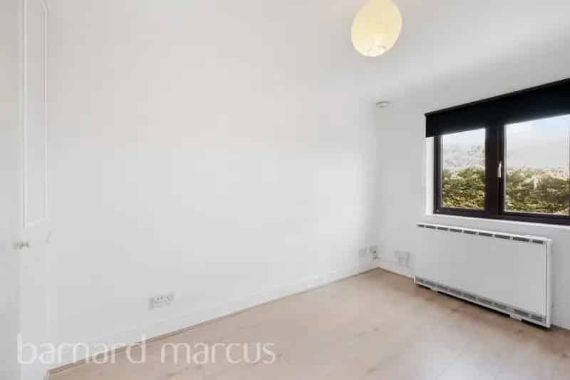 Double Bedroom House with Parking Available Now