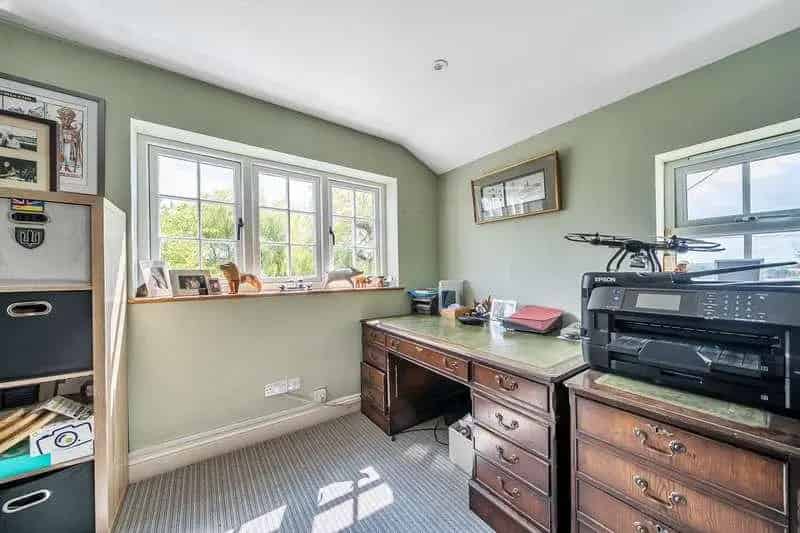 5 bed house for sale